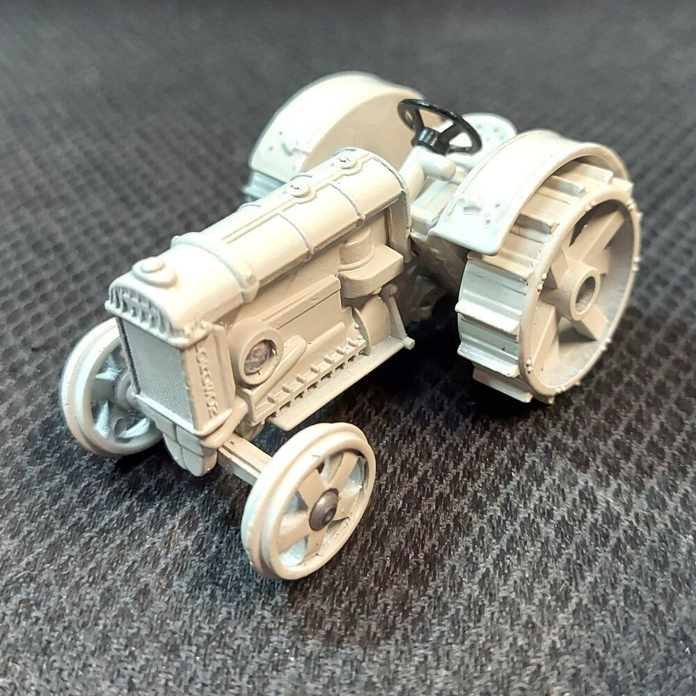 Ertl F6 English Fordson Tractor Model 1/43 scale grey, use with O Gauge railroad